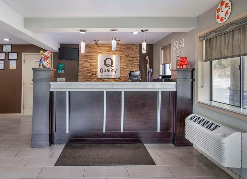 Front desk Photo
