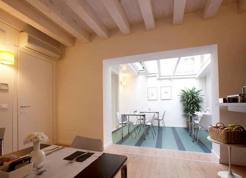 Dining room Photo