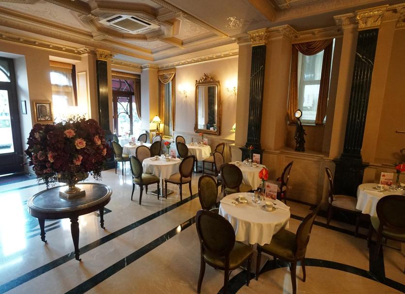 Restaurant Photo
