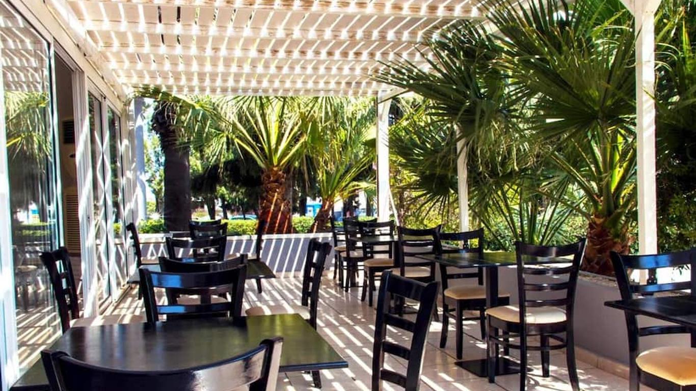 Amira Hotel