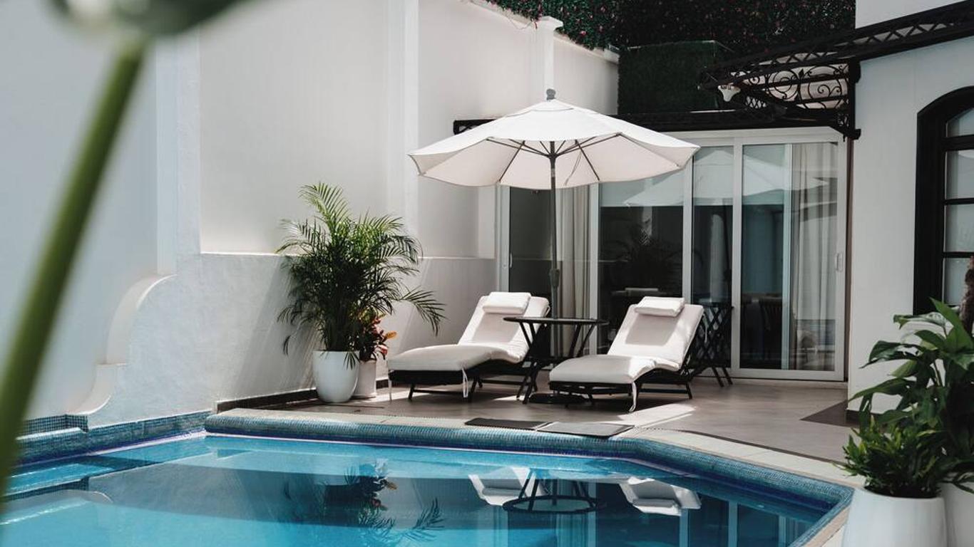 Casa Bonita Hotel & Luxury Residence