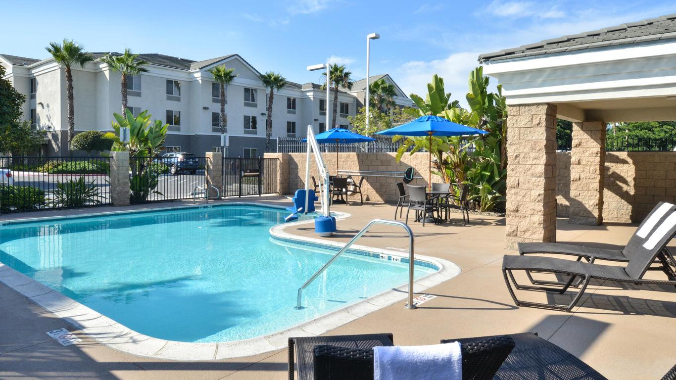 Holiday Inn Express & Suites San Diego Otay Mesa