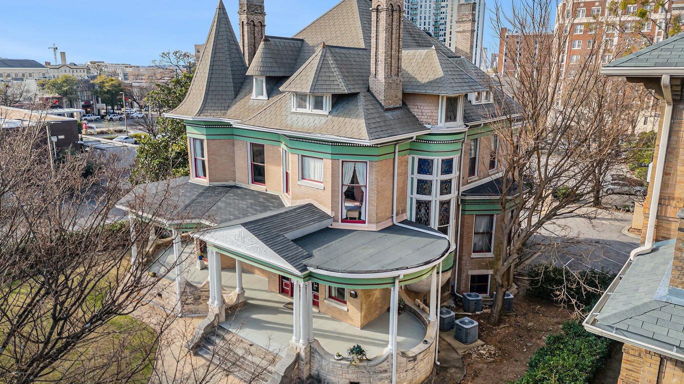 Hassinger Daniels Mansion Bed And Breakfast