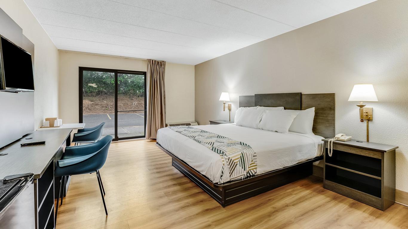 Red Carpet Inn & Suites