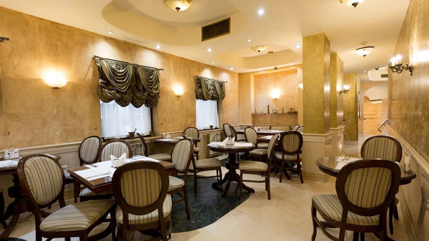 Opera Hotel