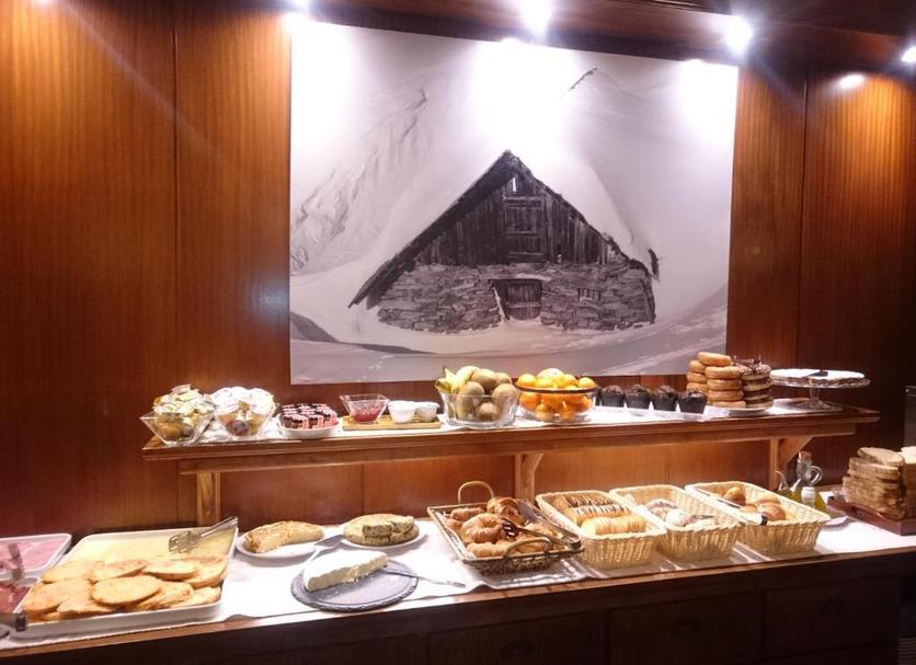 Buffet Photo