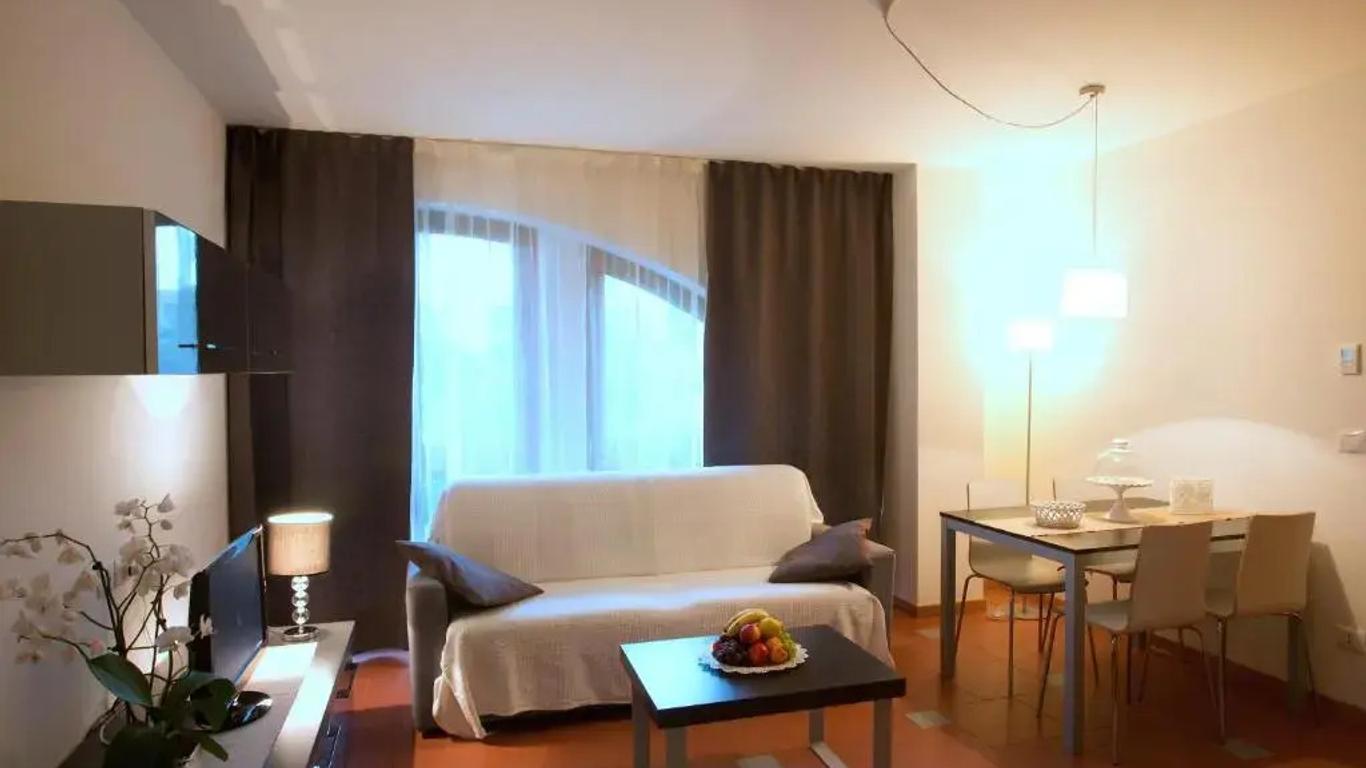 Lacroma Aparthotel