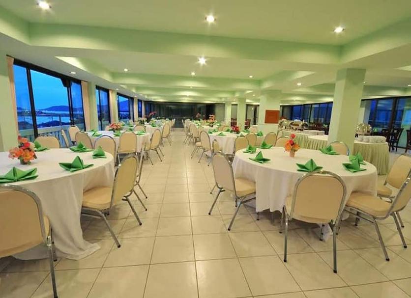 Banquet hall Photo