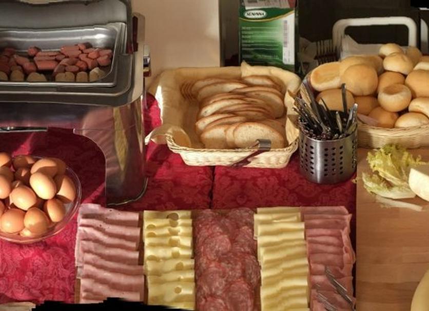 Buffet Photo