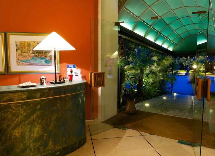 Front desk Photo