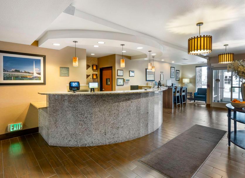 Front desk Photo