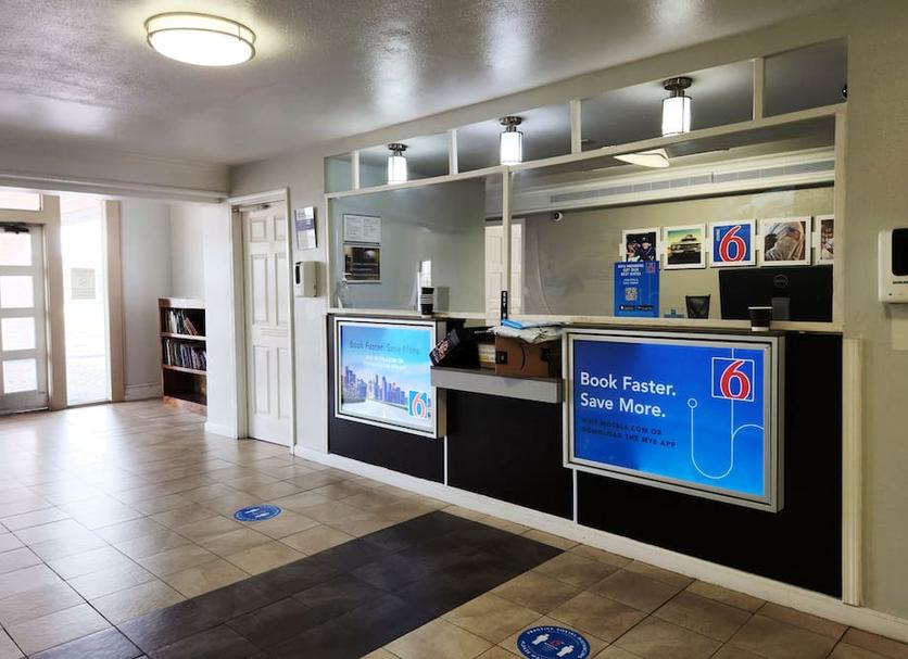 Front desk Photo