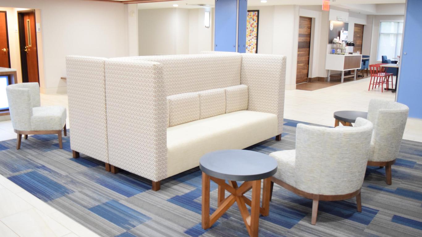 Holiday Inn Express & Suites Pensacola W I-10