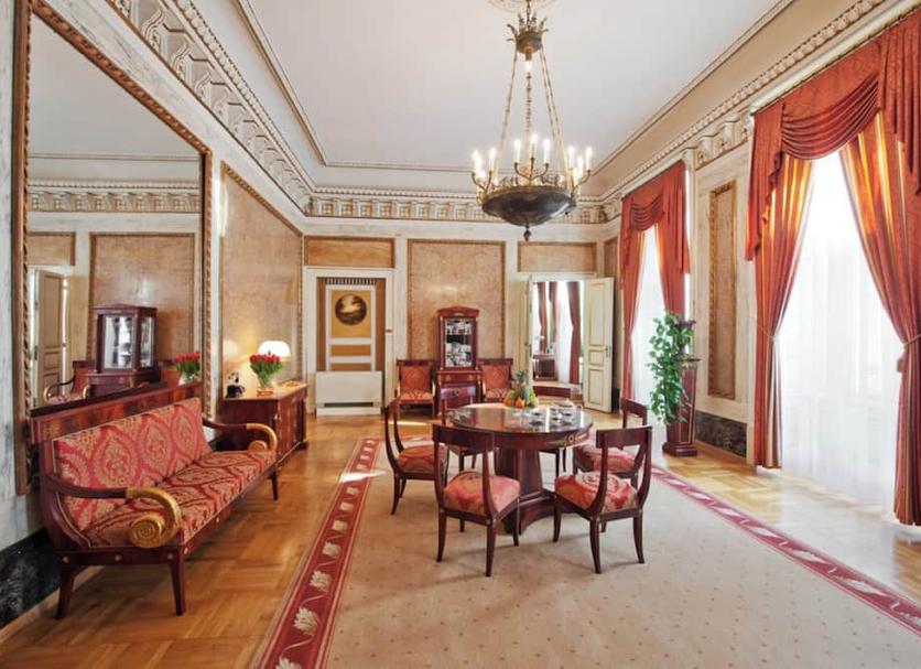 Dining room Photo