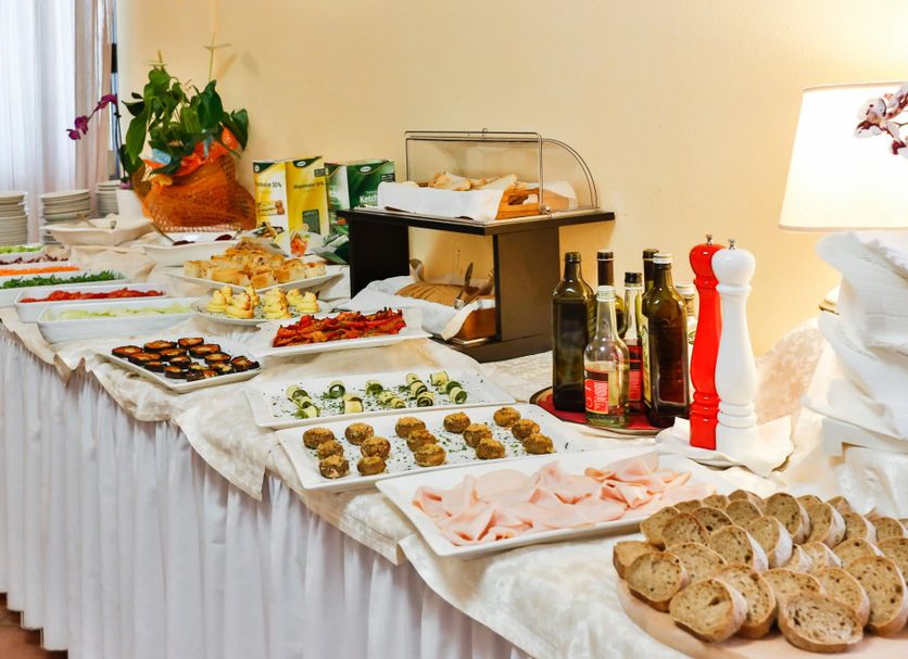 Buffet Photo