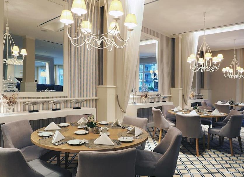 Restaurant Photo