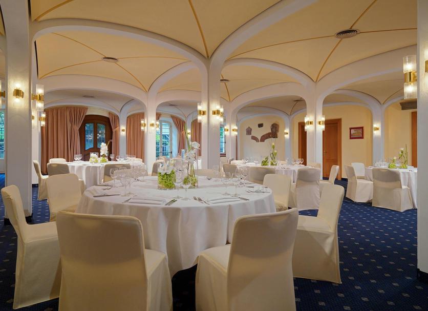 Banquet hall Photo
