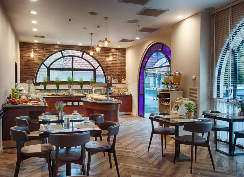 Restaurant Photo