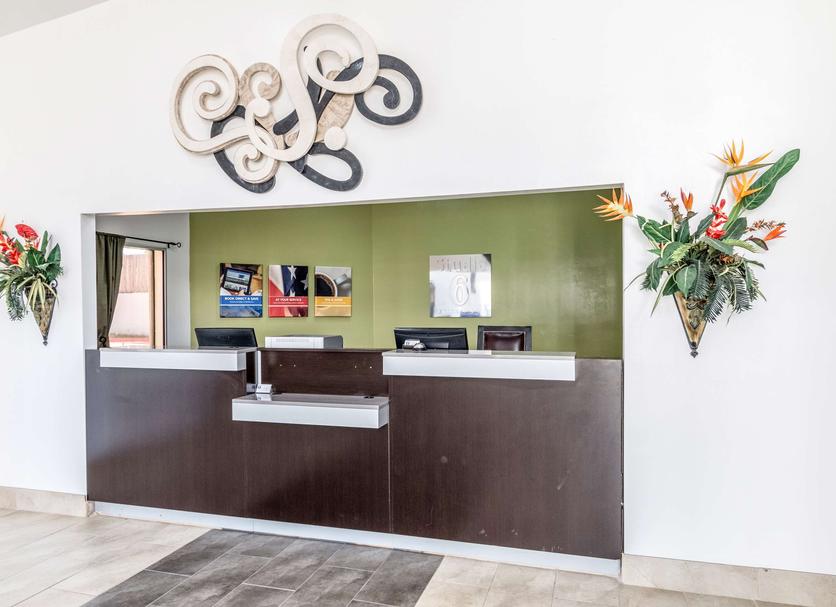 Front desk Photo