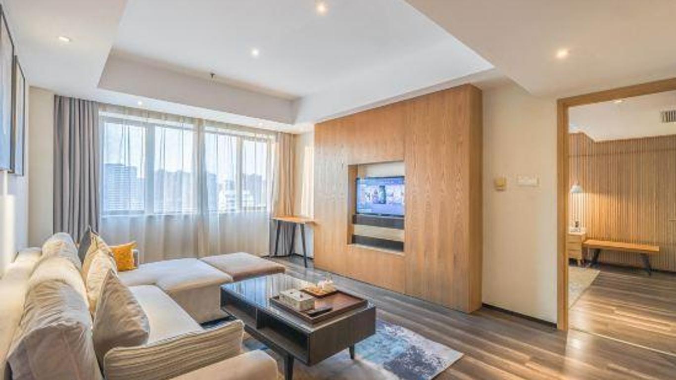 Four Seasons Qingteng Hotel (Zhongzhu Building Wenyi Road)