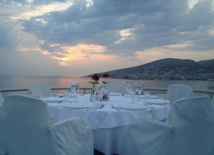 Banquet hall Photo