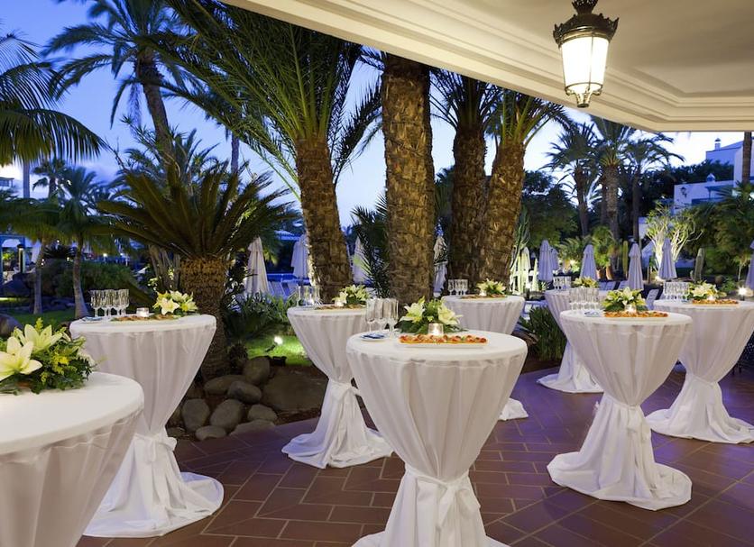 Banquet hall Photo