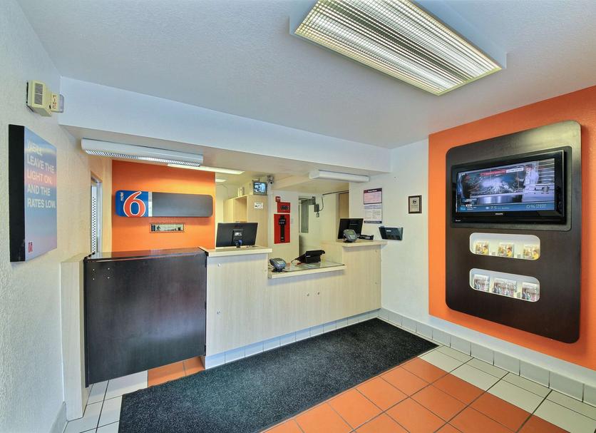 Front desk Photo