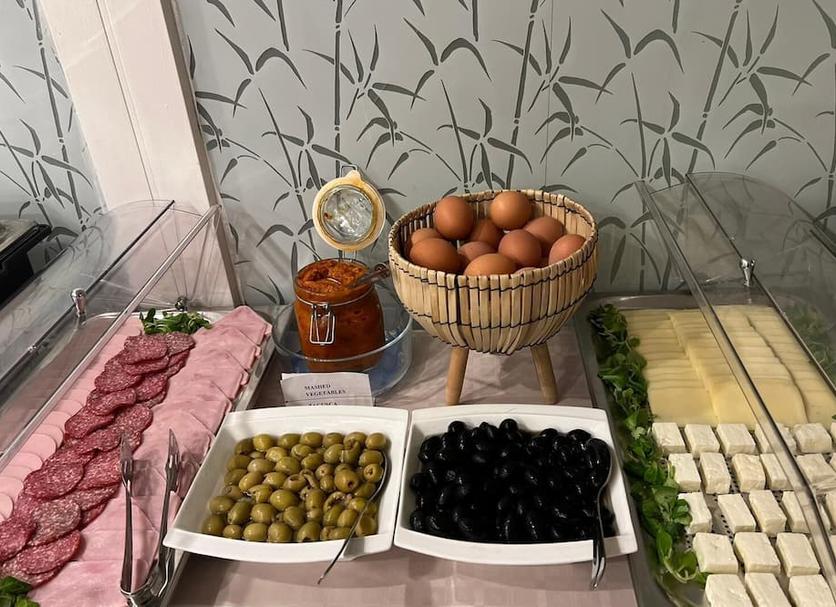 Buffet Photo