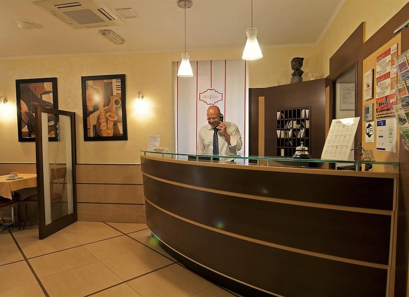 Front desk Photo