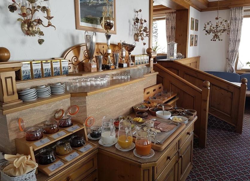 Buffet Photo