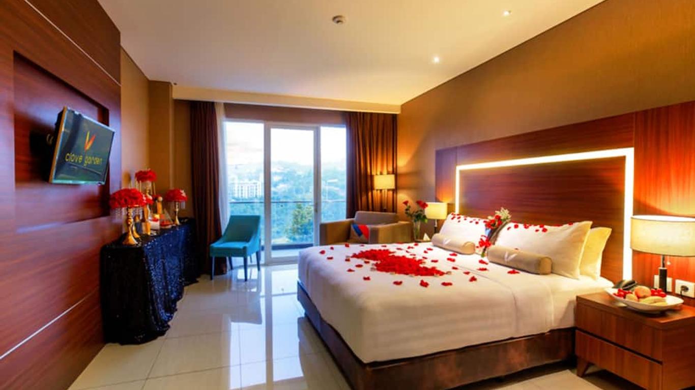 Clove Hotel