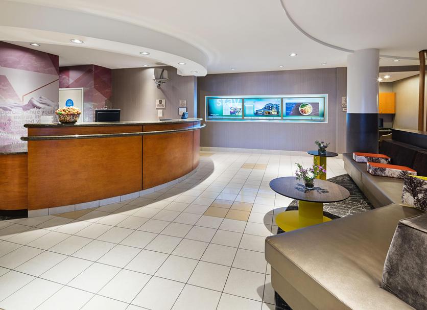 Front desk Photo