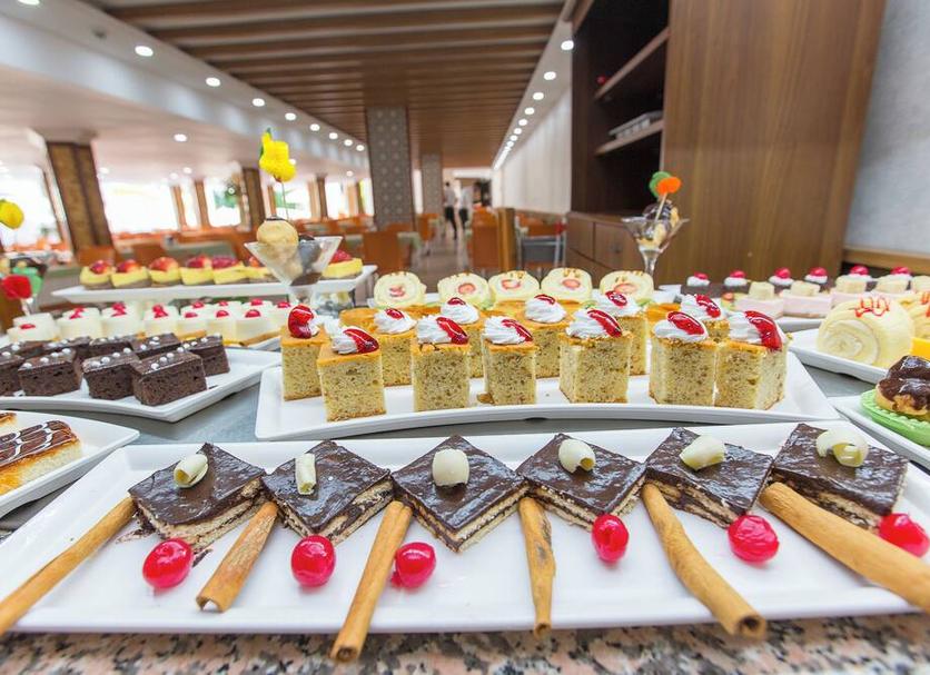 Buffet Photo