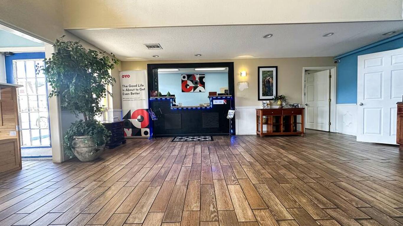 Bonita Lakes Inn