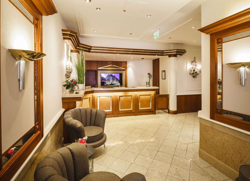 Front desk Photo
