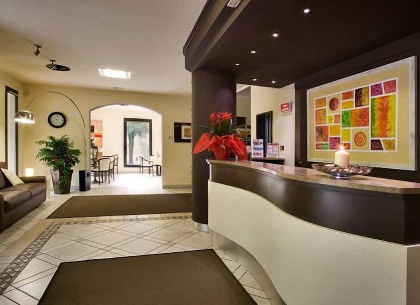 Front desk Photo
