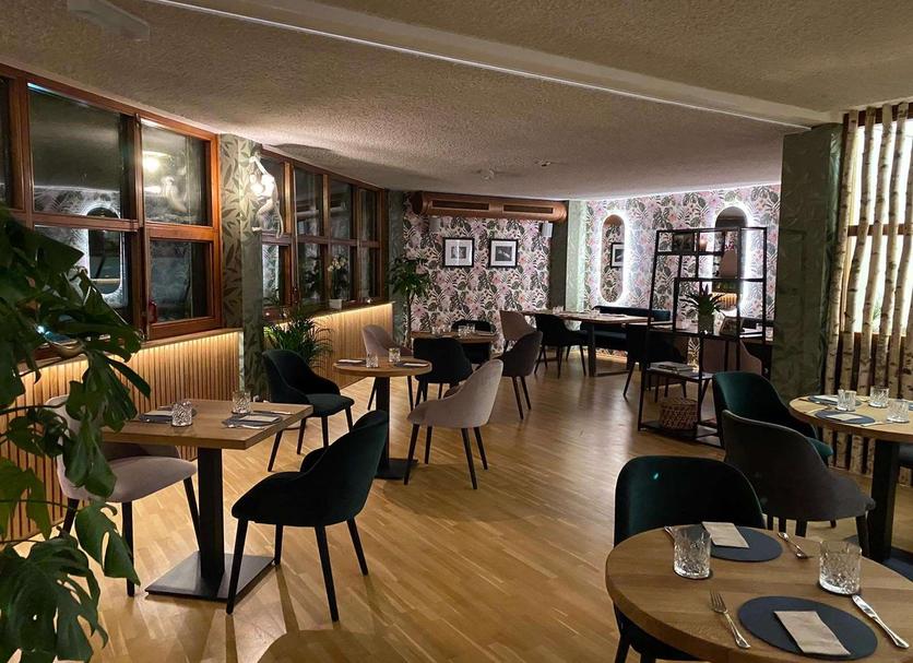 Restaurant Photo