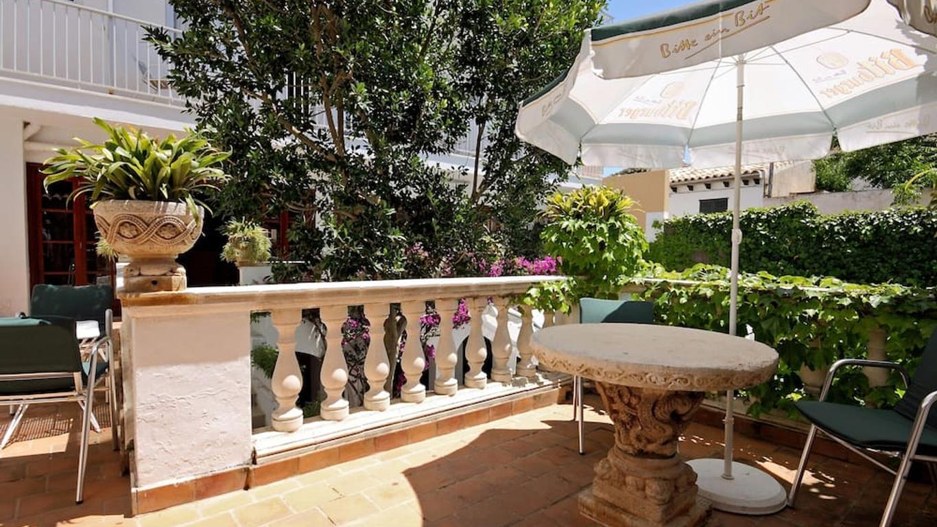 Hostal Cas Bombu
