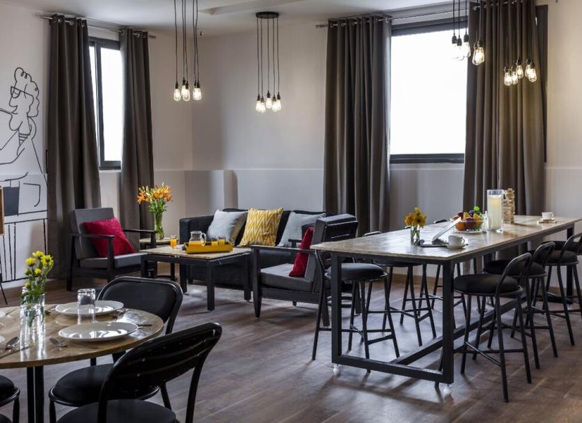 Dining room Photo