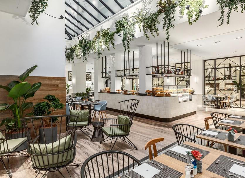 Restaurant Photo