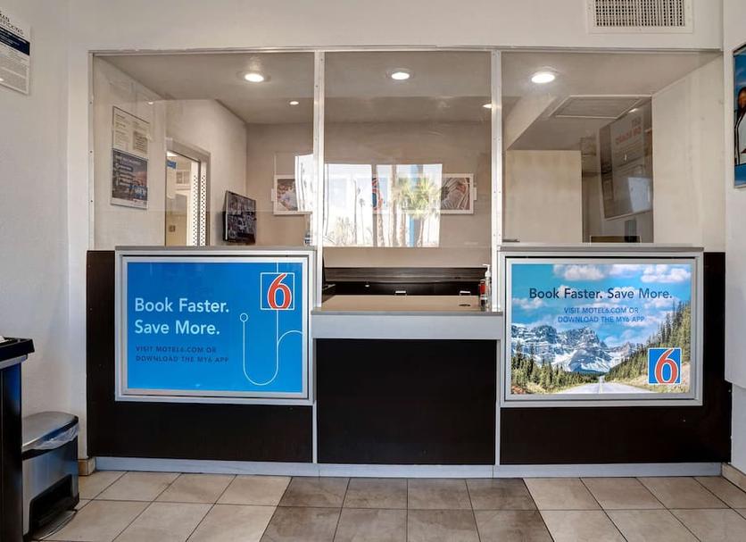 Front desk Photo