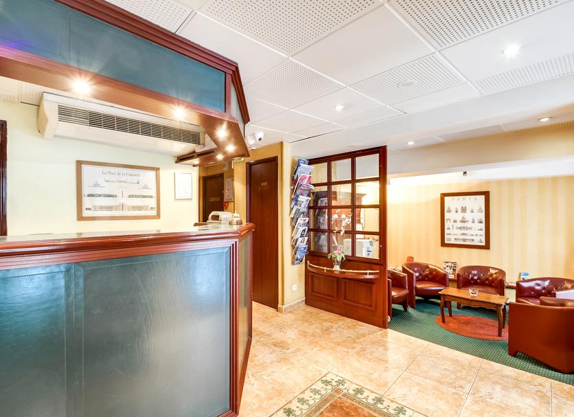 Front desk Photo