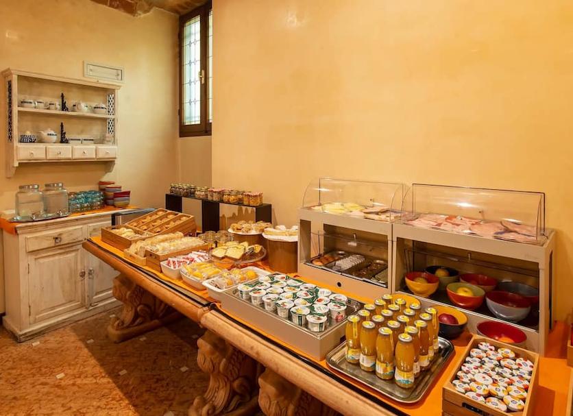 Buffet Photo
