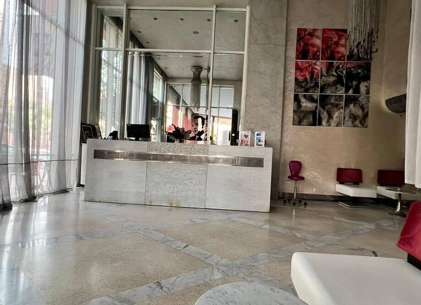 Front desk Photo