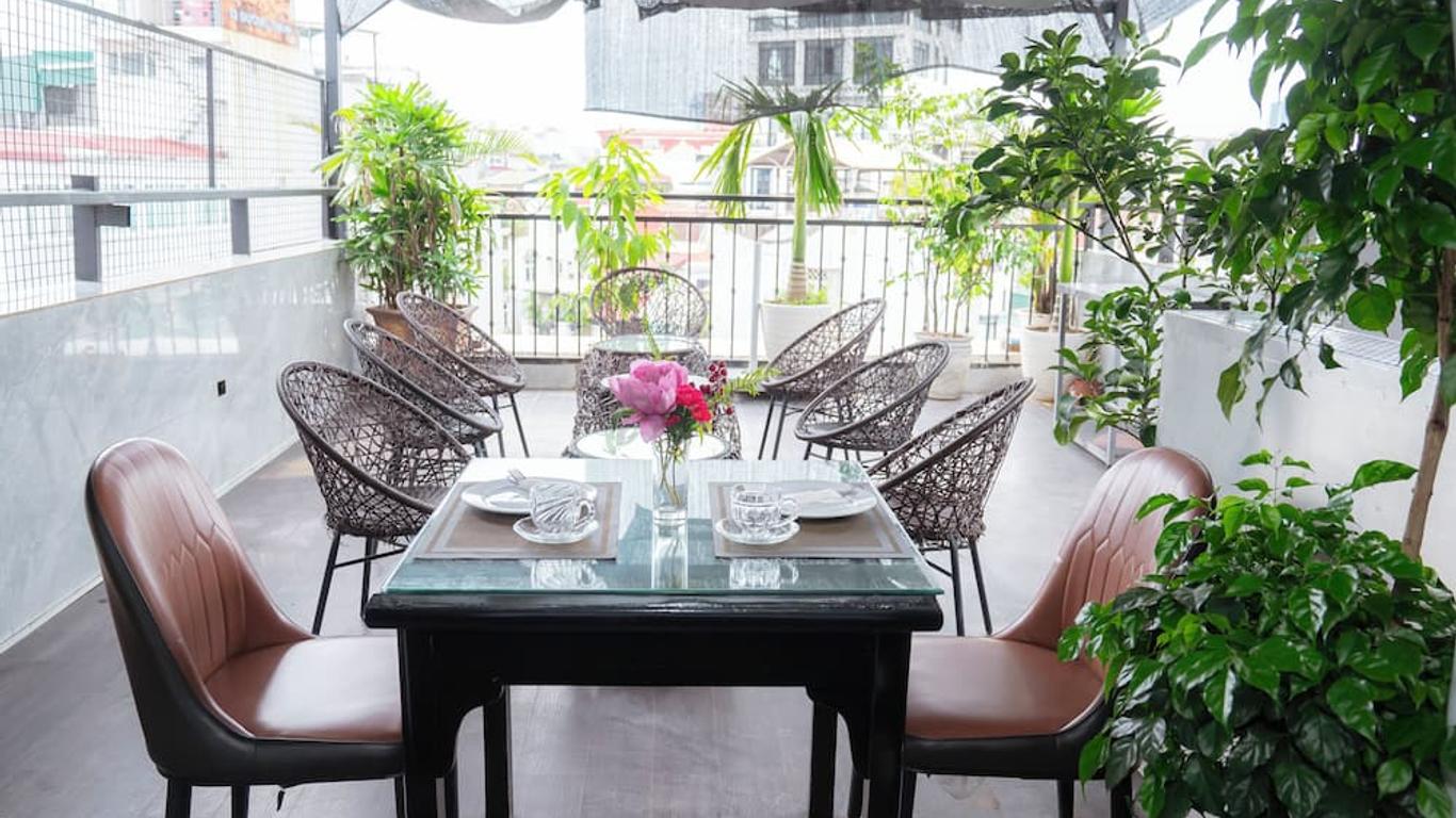 Golden Rose Premium Hotel Hanoi