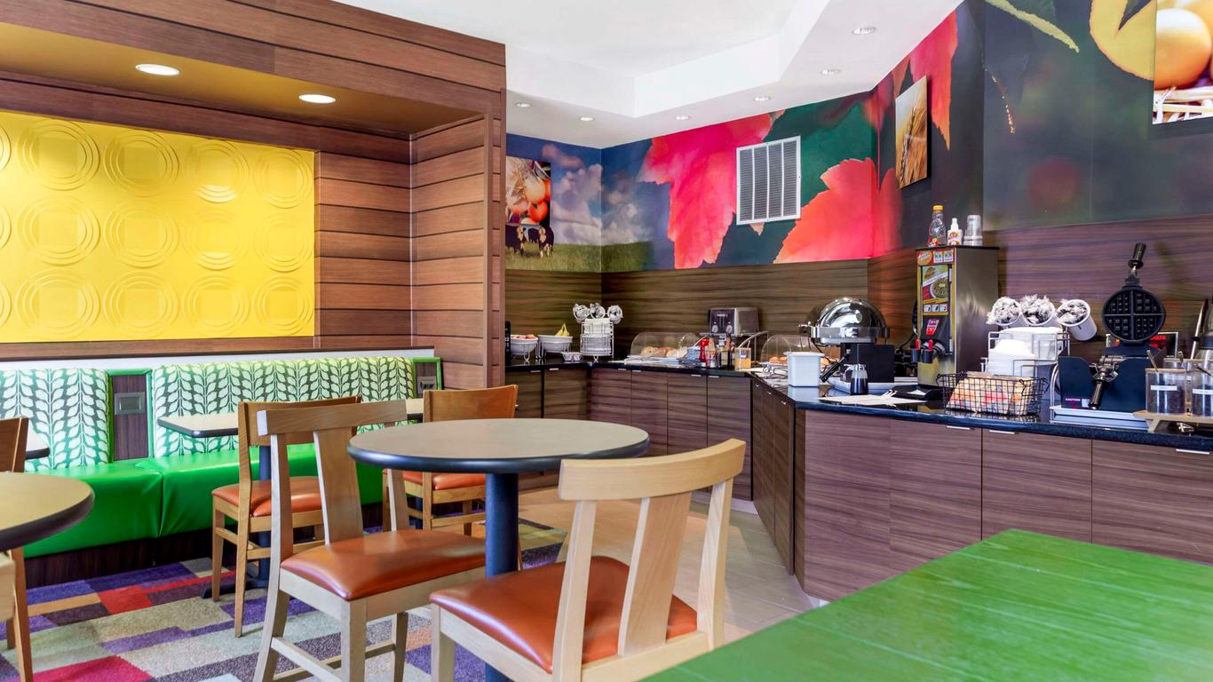 Comfort Inn and Suites Green Bay Stadium Area