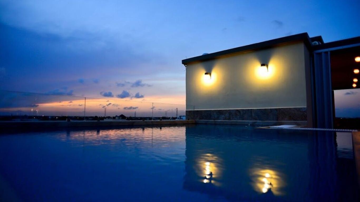 Sunrise 42 Suites by Holiday in Playa