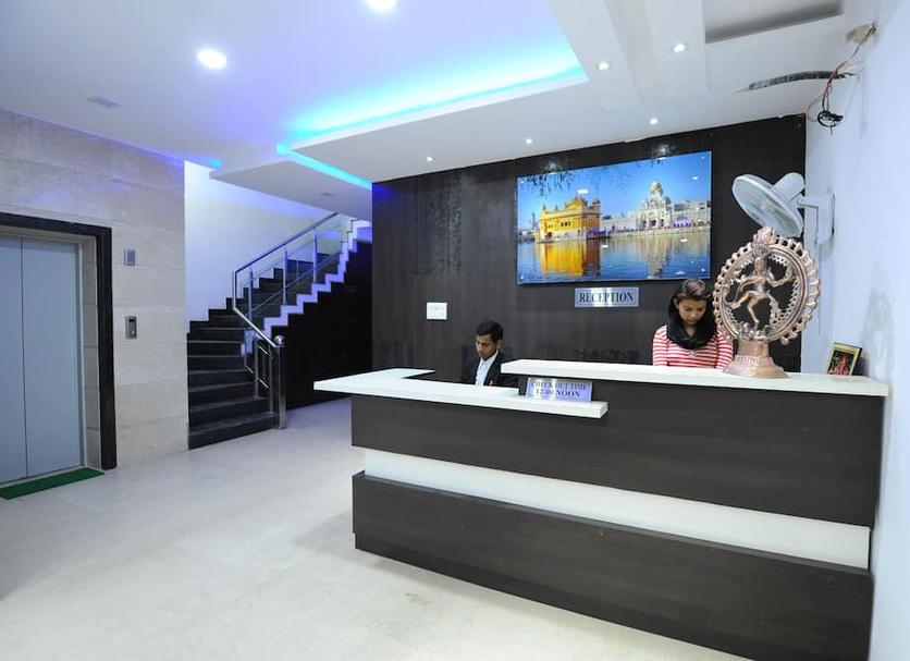 Front desk Photo