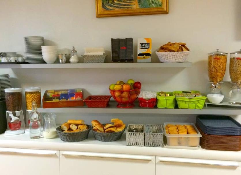 Buffet Photo