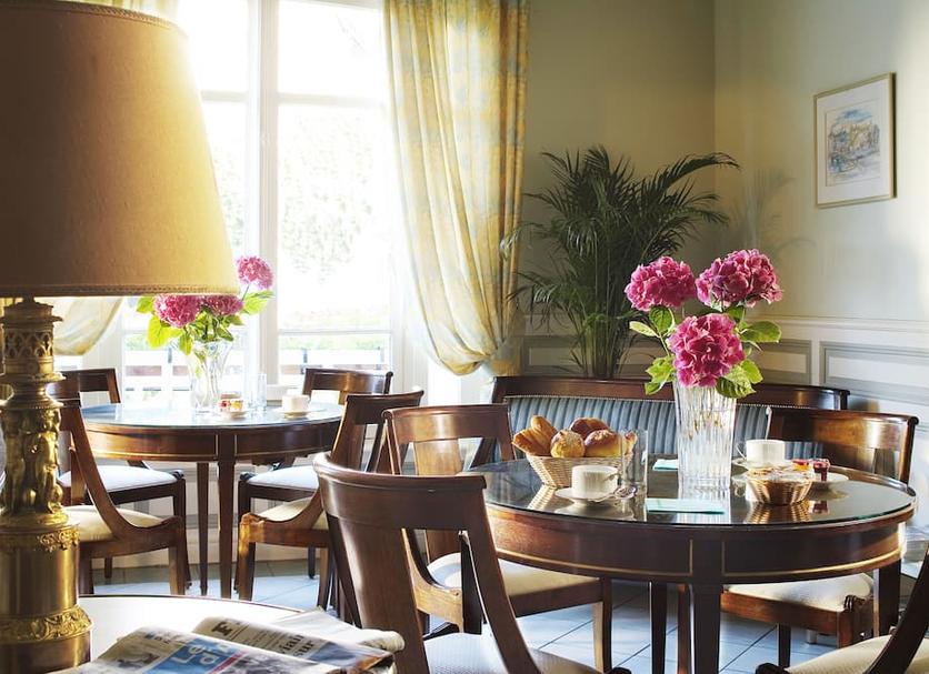 Dining room Photo